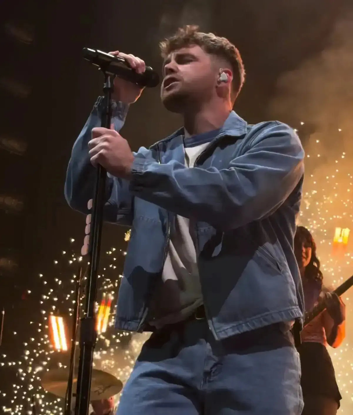 Alex Warren IHeartRadio Jingle Ball 2025 Denim Jacket