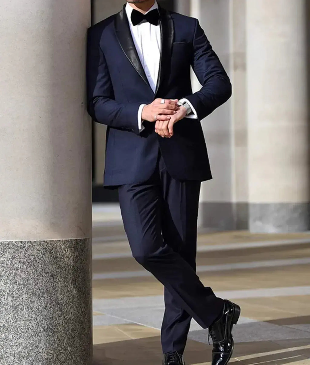 Finding Mr Christmas S02 Jonathan Bennett Suit