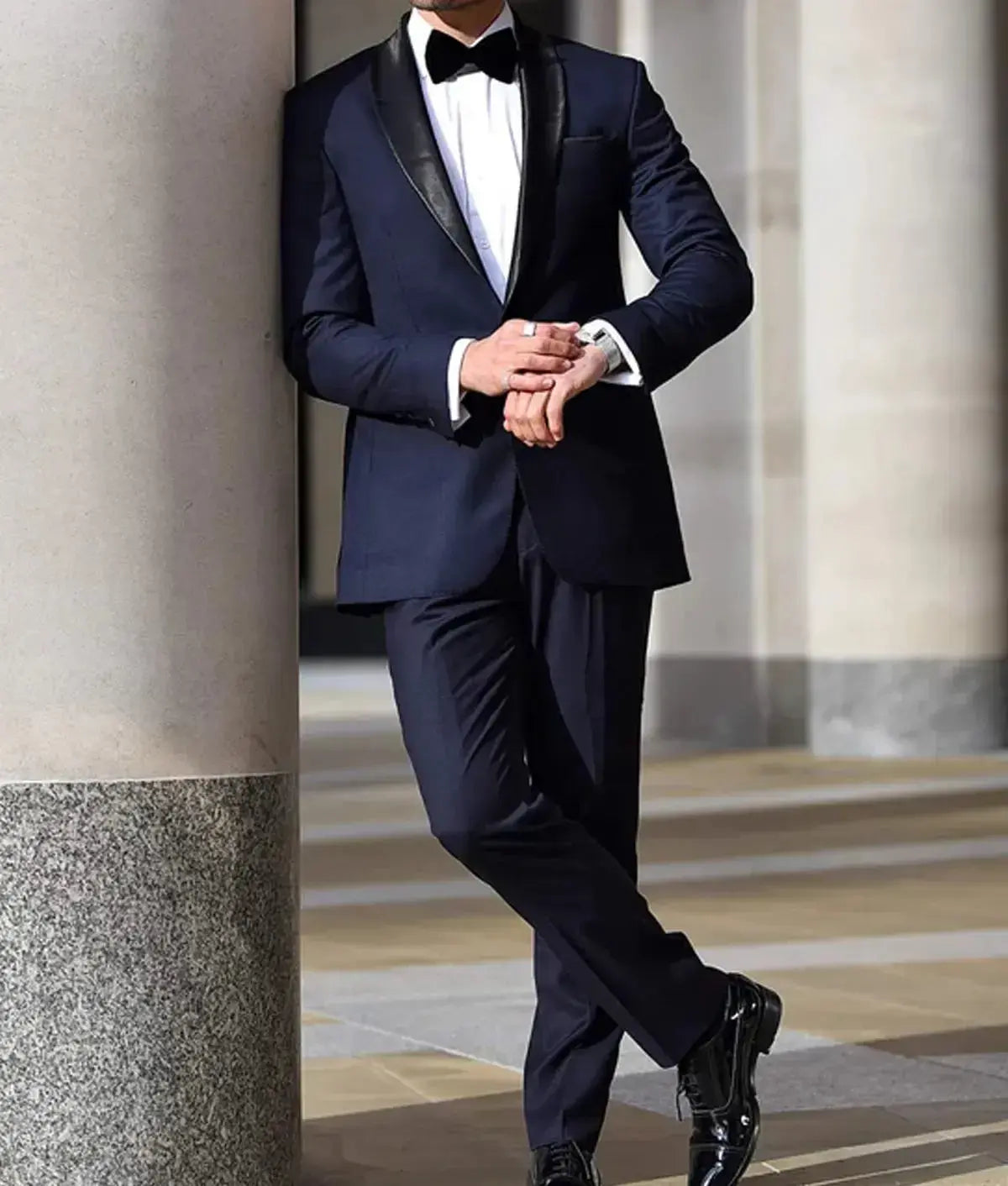 Finding Mr Christmas S02 Jonathan Bennett Suit