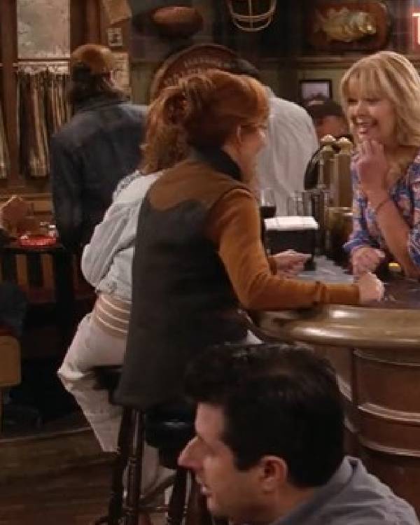 Happys Place S02 Reba McEntire Vest