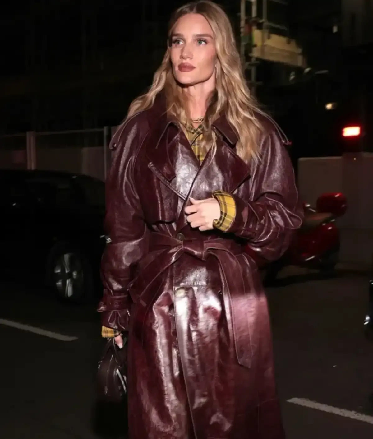 Rosie Huntington Whiteley Burberry Christmas Tree Unveiling Trench Coat