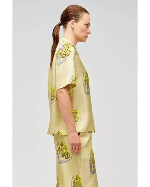 Sunny Nights S01 D’Arcy Carden Tulip Camp Shirt