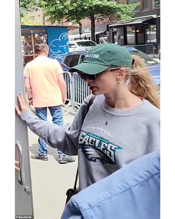 Taylor Swift The End Of An Era Vintage Philadelphia Eagles Sweatshirt
