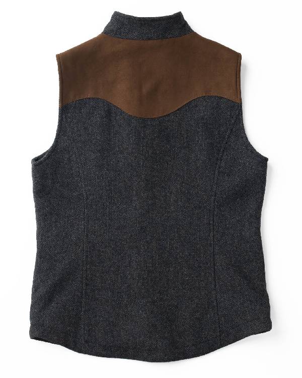 Happys Place S02 Reba McEntire Vest
